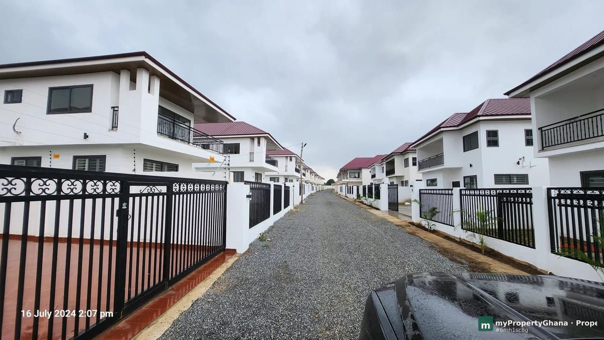 Modern 3 Bedroom Townhouses