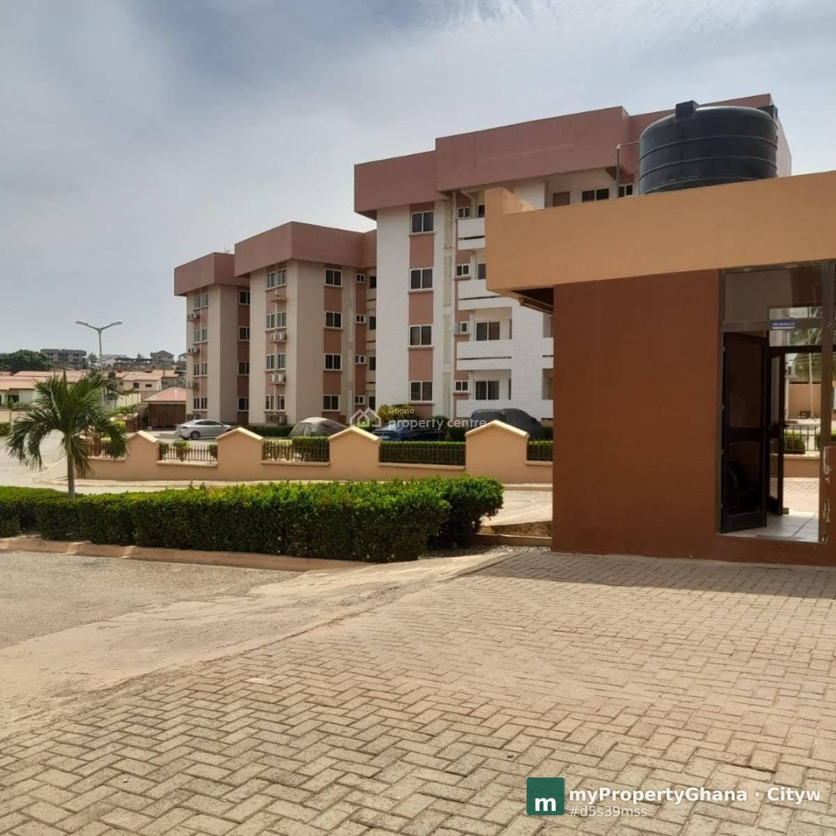 2 Bedrooms Apartment